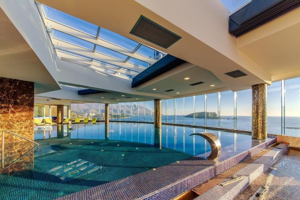 Luxury One Bedroom In Beachfront Apartment Budva