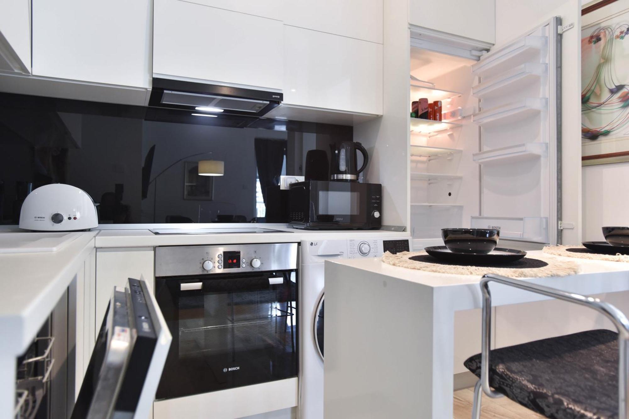 Luxury One Bedroom In Beachfront Apartment Budva