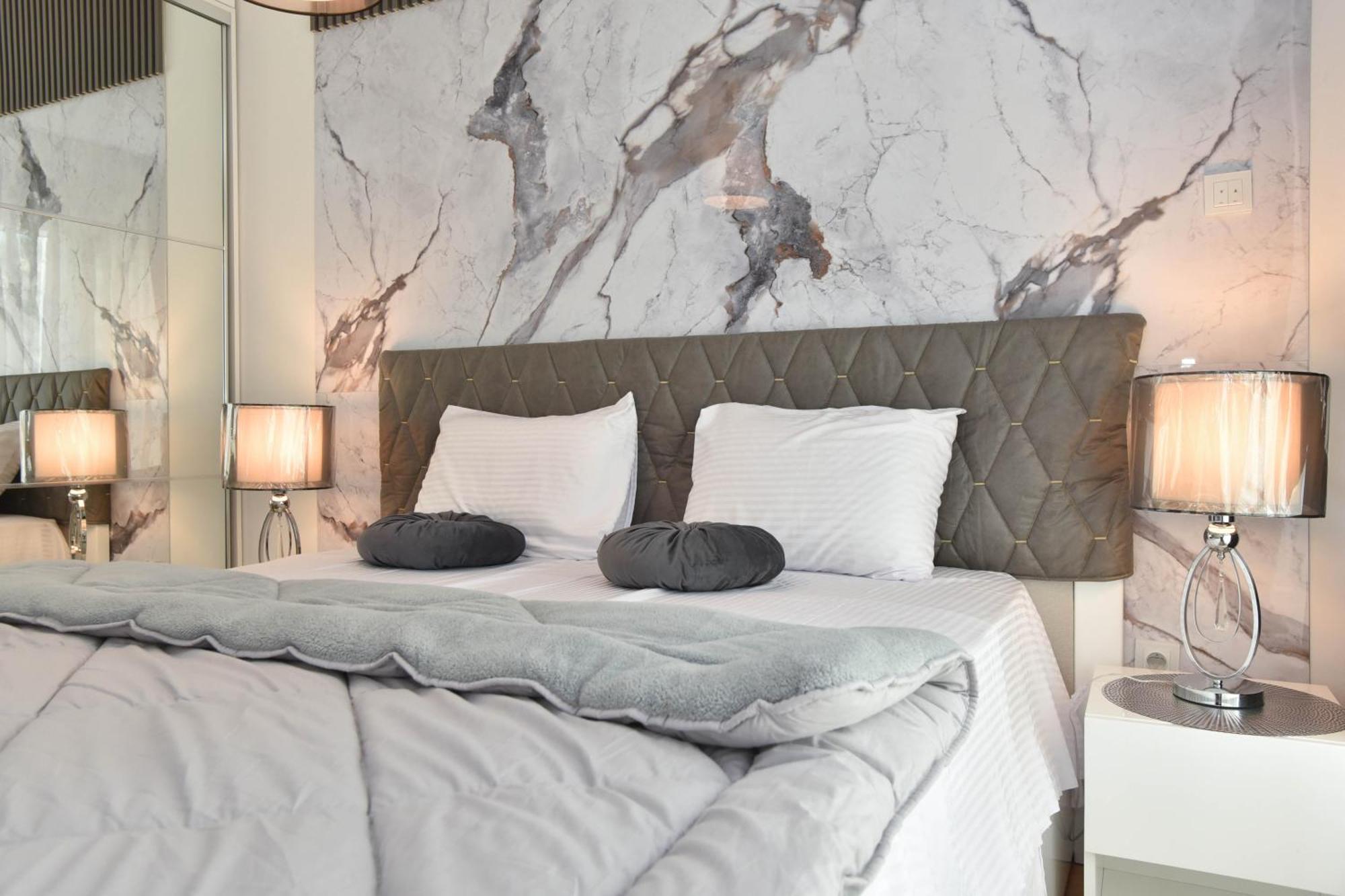 Luxury One Bedroom In Beachfront Apartment